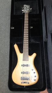 Warwick Corvette 5 string bas